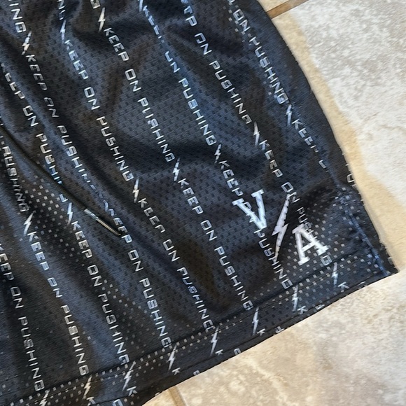 Vital Apparel Keep On Pushing Mesh Athletic Shorts L 5.5 Inseam - Picture 4 of 5
